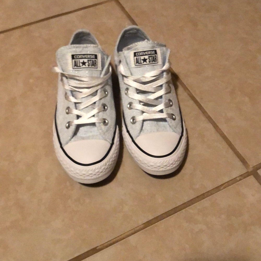 Converse, brand new never worn!!